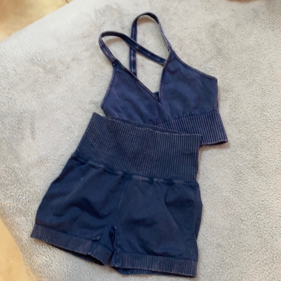 🌺free people Good karma cross back bra and running short set - Picture 11 of 16